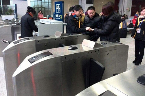 车站检票闸机嵌入二维码扫描？